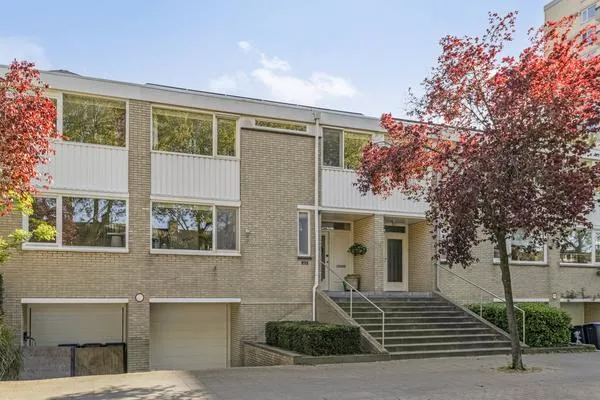 Tussenwoning te koop: Pettelaarseweg 583, Zuid 'S-Hertogenbosch