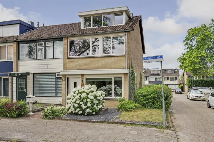 Hoekwoning te koop: Petuniastraat 24, Park Stokhorst Enschede