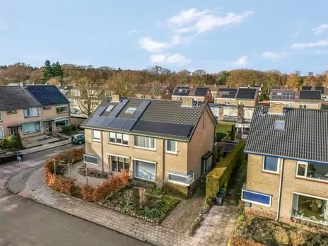 Twee-onder-één-kap te koop: Petuniastraat 34, Domineesberg Rhenen