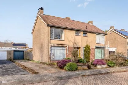 Twee-onder-één-kap te koop: Phaffstraat 13, Aarle-Rixtel