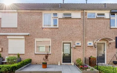 Tussenwoning te koop: Philip van Almondestraat 10, De Kruiskamp 'S-Hertogenbosch
