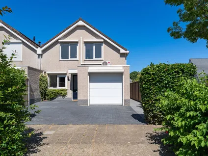 Corner house for sale: Philips van Almondestraat 27, Kruis Hoeffe Hellevoetsluis