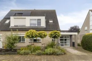 Twee-onder-één-kap te koop: Philips van Almondestraat 34, Hellevoetsluis