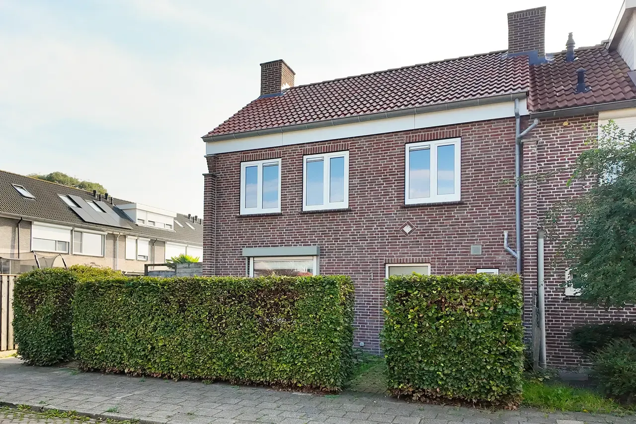 Twee-onder-één-kap te koop: Philips Willemstraat 1, Dinteloord