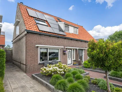 Twee-onder-één-kap te koop: Philipshoofjesweg 18, Dirksland centrum Dirksland