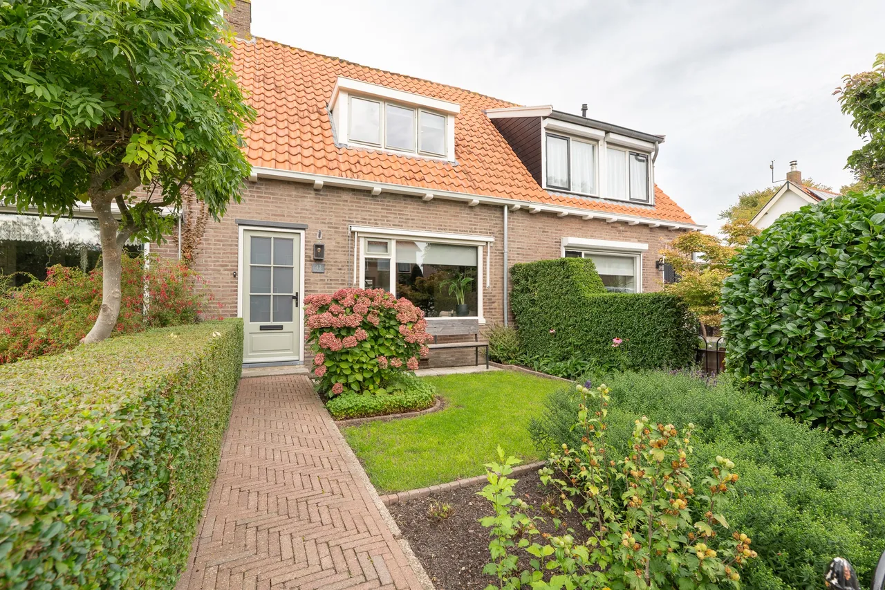 Tussenwoning te koop: Philipshoofjesweg 42, Dirksland