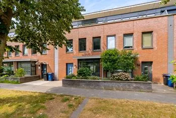 Tussenwoning te koop: Picassoweg 17, Tussen de Vaarten Z.- Midden west Almere