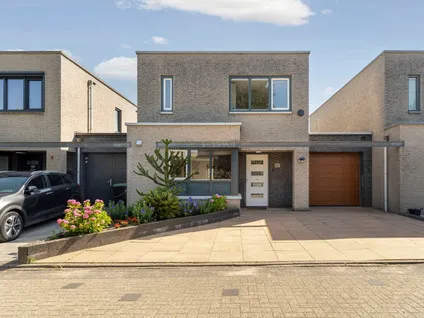 Tussenwoning te koop: Picassoweg 98, Tussen de Vaarten Z.- Midden west Almere