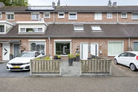 Tussenwoning te koop: Piccolopad 5, Vogelenzang-Zuid Spijkenisse