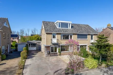 Twee-onder-één-kap te koop: Pier Panderstraat 42, De Peppel Drachten