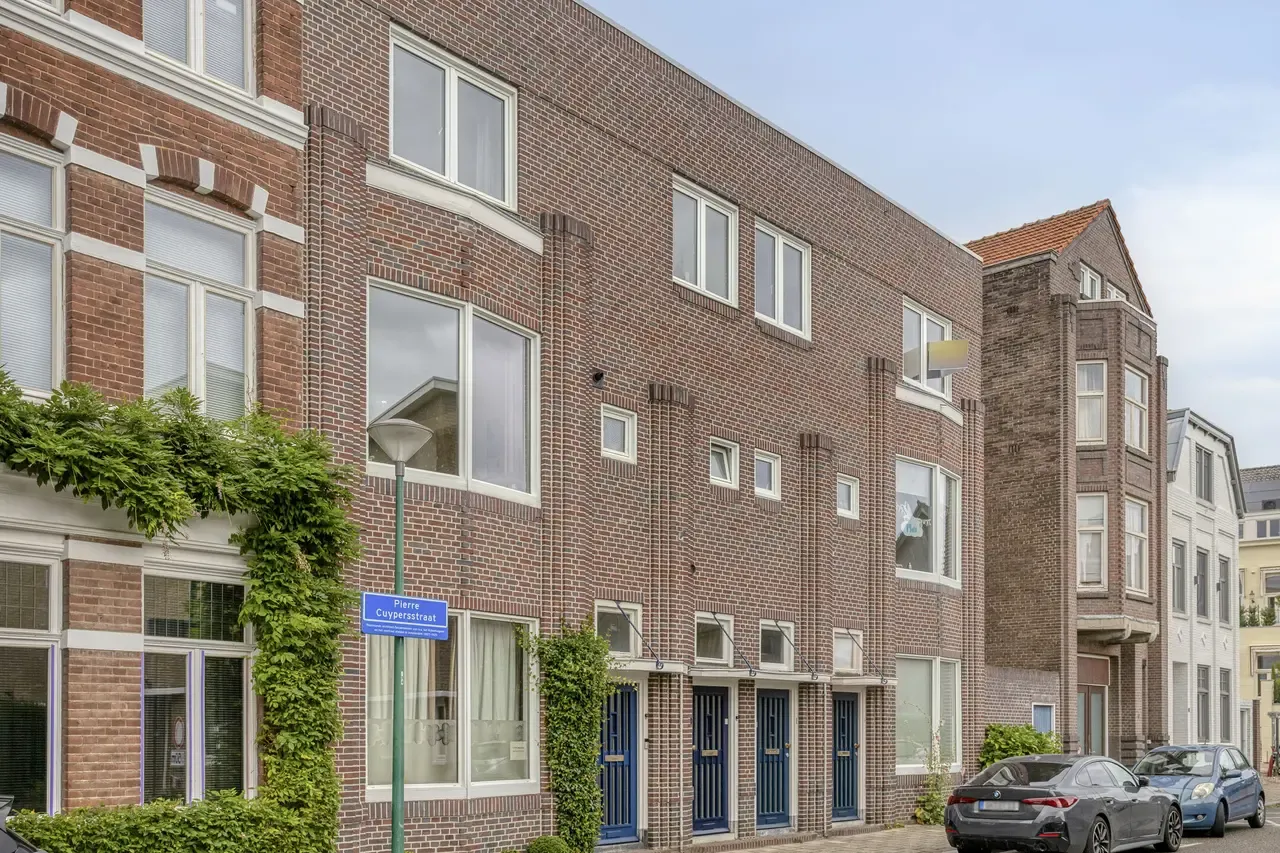 Tussenwoning te koop: Pierre Cuypersstraat 12, Roermond