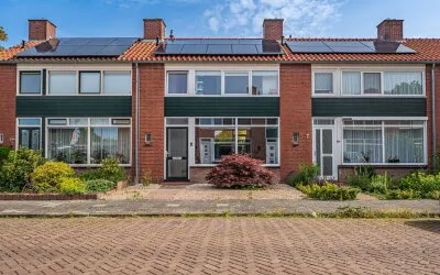 Tussenwoning te koop: Piet Heinlaan 9, Zeeheldenbuurt Winschoten