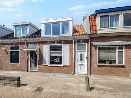 Tussenwoning te koop: Piet Heinstraat 61, Van Galenbuurt Den Helder