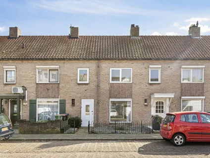 Tussenwoning te koop: Piet Slagerstraat 13, Aawijk noord 'S-Hertogenbosch