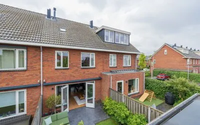 Tussenwoning te koop: Piet van Damlaan 26, Om de Zanderij Hillegom