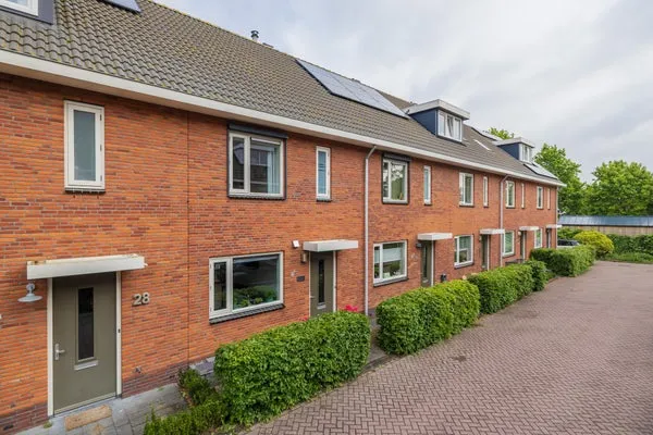 Terraced house for sale: Piet van Damlaan 26, Om de Zanderij Hillegom