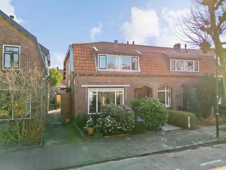 Hoekwoning te koop: Piet Heinlaan 10, Amstelhoek