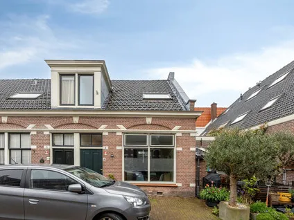 Tussenwoning te koop: Piet Heinstraat 1, Leiden