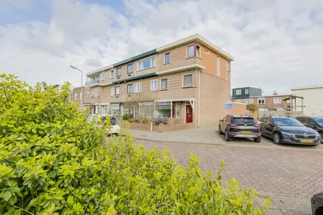 Hoekwoning te koop: Piet Heinstraat 34, Heidebuurt Ijmuiden