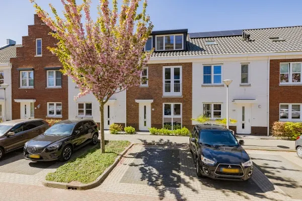 Tussenwoning te koop: Piet Heinstraat 34, Zeeheldenbuurt Lisse