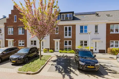 Tussenwoning te koop: Piet Heinstraat 34, Zeeheldenbuurt Lisse