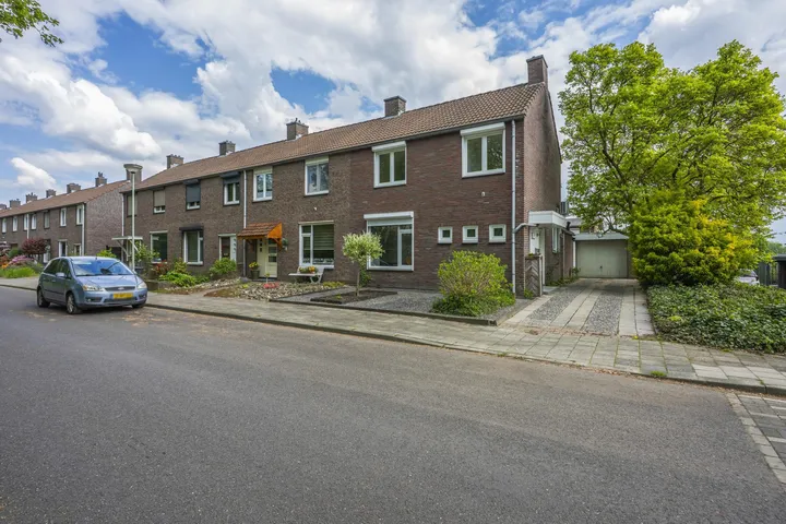 Hoekwoning te koop: Piet Stalmeierstraat 82, Hoensbroek