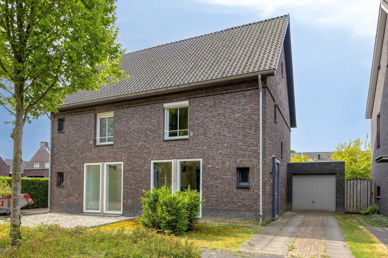 Twee-onder-één-kap te koop: Pieter Belsstraat 82, Horst