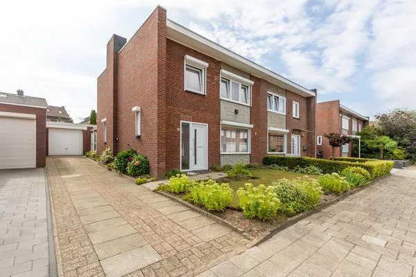Twee-onder-één-kap te koop: Pieter Breughelstraat 49, Broeksittard Sittard
