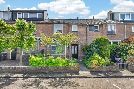 Tussenwoning te koop: Pieter de Hooghlaan 18, Schilderswijk Baarn