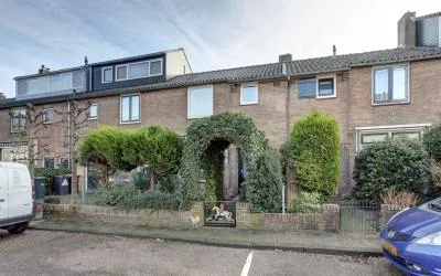 Tussenwoning te koop: Pieter de Hooghlaan 18, Schilderswijk Baarn