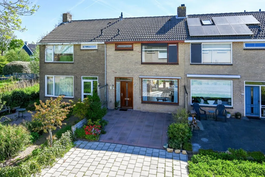 Tussenwoning te koop: Pieter de Hooghlaan 3, Nederhorst Den Berg