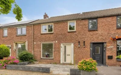 Tussenwoning te koop: Pieter de Hooghstraat 12, Zandweerd-Noord Deventer