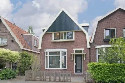Twee-onder-één-kap te koop: Pieter Jelles Troelstralaan 131, Bomenbuurt Oost Zaandam