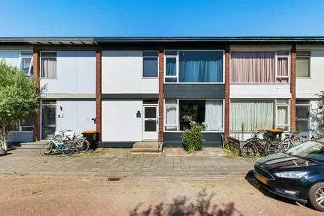 Tussenwoning te koop: Pieter Louwersestraat 32, Zeewijksingel Oost-Souburg