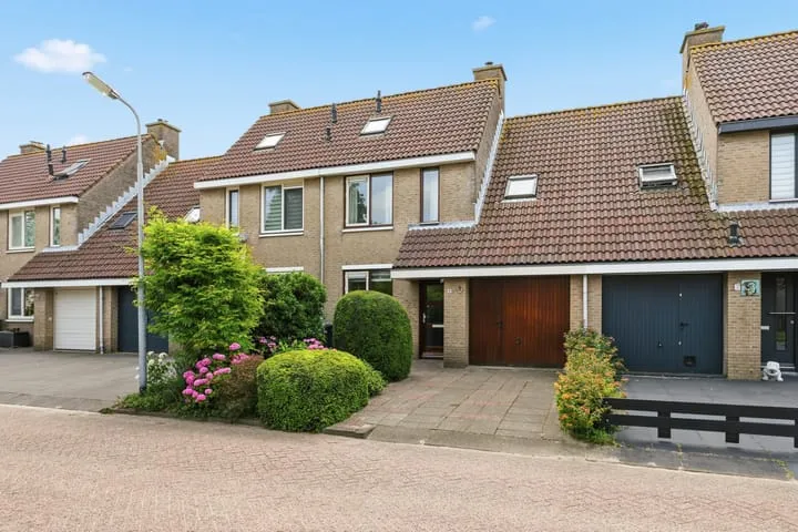 Terraced house for sale: Pieter Stastokstraat 9, Westerwatering Zuid Zaandam