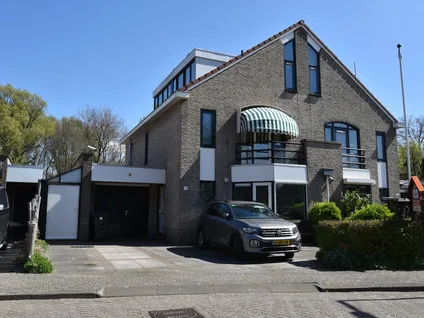 Twee-onder-één-kap te koop: Pieter Verweijweg 15, Dorp Hoek Van Holland