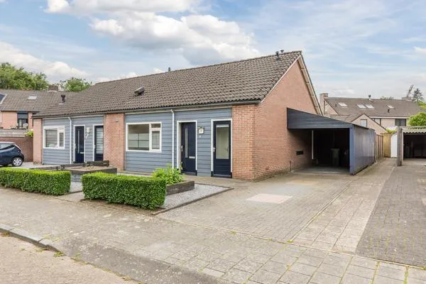 Twee-onder-één-kap te koop: Pieter Willemsstraat 26, Van den Valgaetstraat e.o. Bergeijk