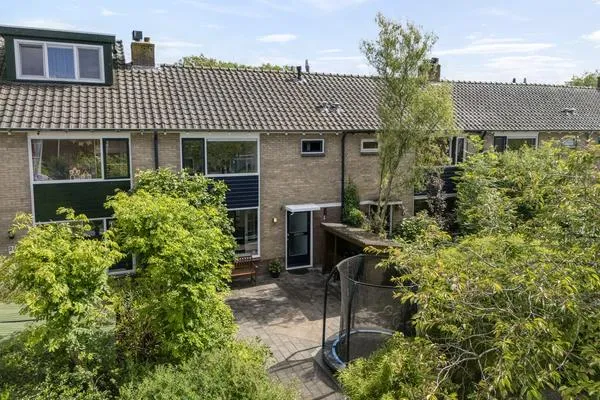 Tussenwoning te koop: Pieter Zeemanlaan 22, Berkum Zwolle