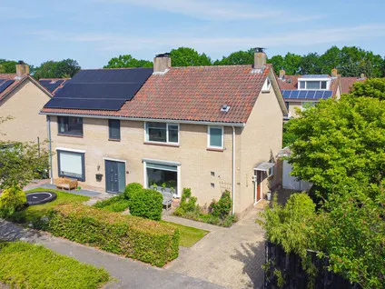 Twee-onder-één-kap te koop: Pieter Zeemanlaan 49, Berkum Zwolle