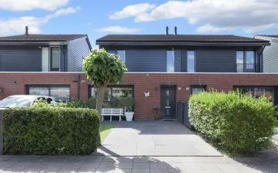 Tussenwoning te koop: Pieter Brueghelstraat 58, Tussen de Vaarten N.- Noord Almere