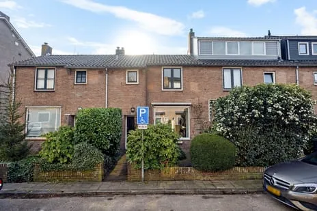 Tussenwoning te koop: Pieter de Hooghlaan 24, Schilderswijk Baarn