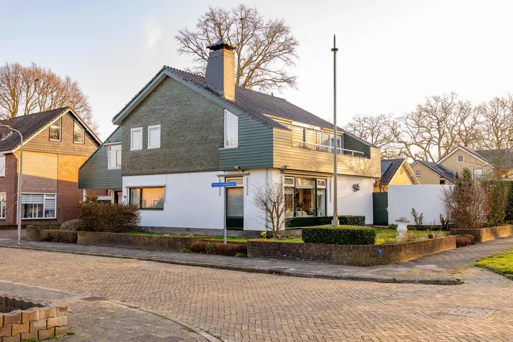Vrijstaande woning te koop: Pieter de Hooghstraat 35, West Hoogeveen