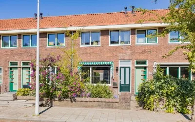 Tussenwoning te koop: Pieter de la Courtstraat 54, Tuinstadwijk Leiden