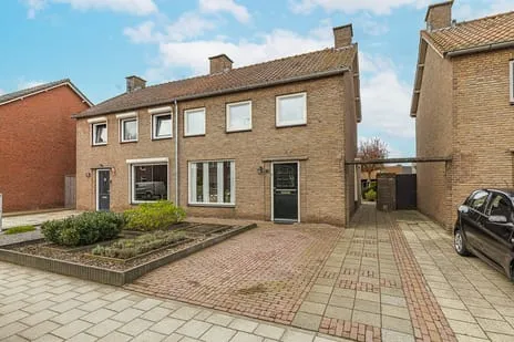 Twee-onder-één-kap te koop: Pieter van Ginnekenstraat 15, Zundert Zundert