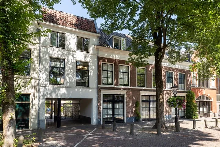 Terraced house for sale: Pieterskerkhof 19A, Domplein, Neude, Janskerkhof Utrecht