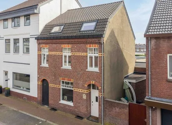 Twee-onder-één-kap te koop: Pietersstraat 16, Schaesberg Centrum Landgraaf