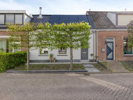 Tussenwoning te koop: Pieterstraat 3, Melissant woonkern Melissant