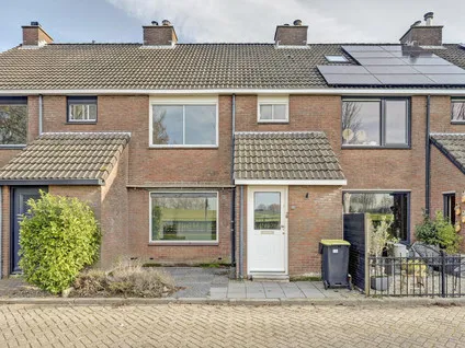 Tussenwoning te koop: Pijlstaart 7, Oud-Beijerland