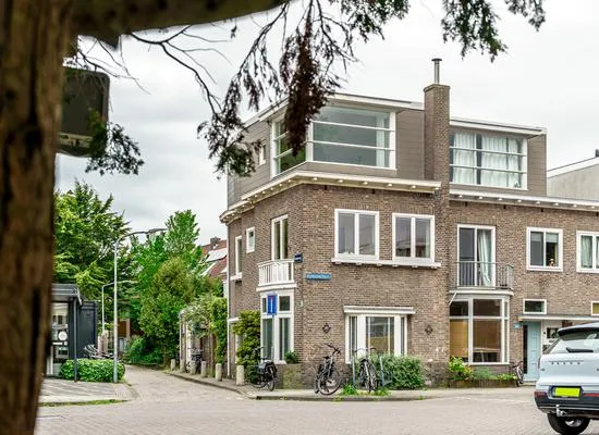 Hoekwoning te koop: Pijnboomstraat 61, Kweektuinbuurt Haarlem
