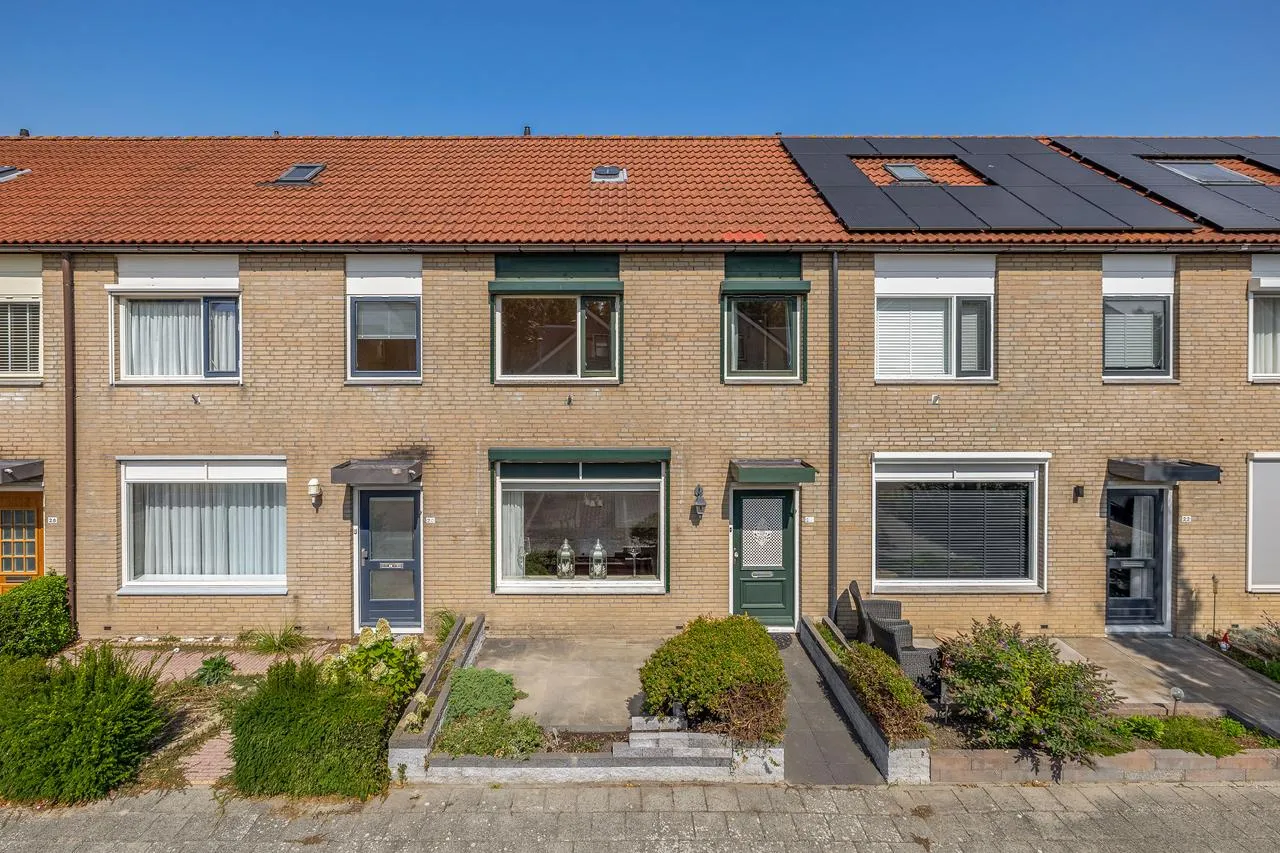 Tussenwoning te koop: Pimpelmees 24, Sommelsdijk